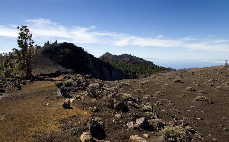 Parque Natural de Cumbre Vieja – Cráter del Hoyo Negro mit Cráter del Duraznero im Hintergrund